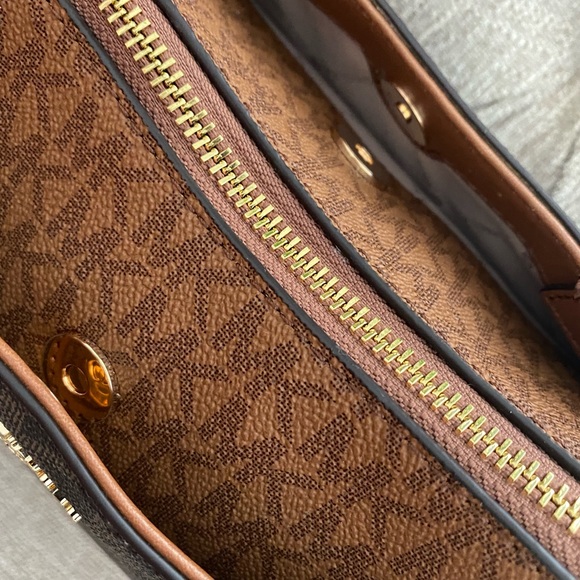 Michael kors cross body bag - Picture 5 of 14